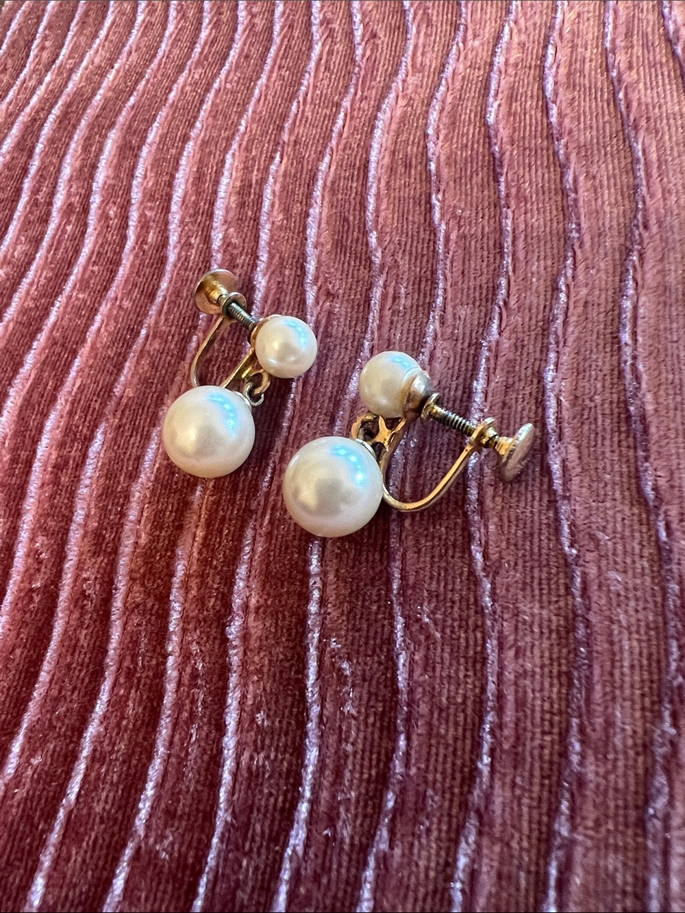 Vintage Faux Classic Gold-Tone Metal Double Pearl Screwback Earrings -